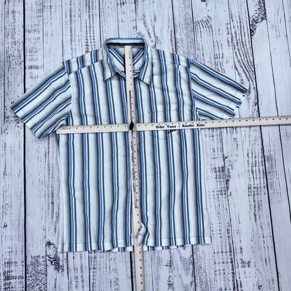 KÜHL Striped Short Sleeve Button-Down Shirt Men’s L Gray Blue Pocket Logo - Picture 4 of 5